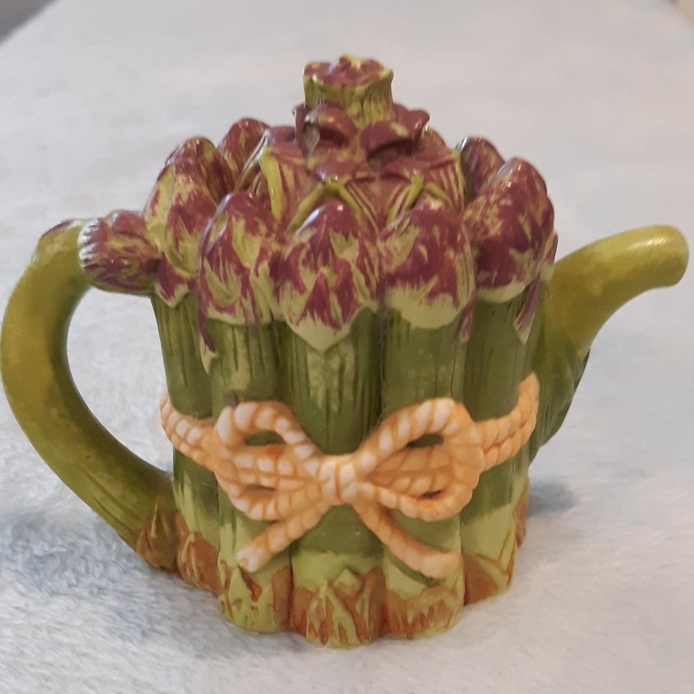 Avon Asparagus Teapot Collectable Great Christmas Gift - Picture 1 of 3